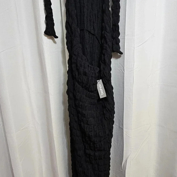 Plus Size Bubble Texture Midi Dress with Halter Neck - Picture 5 of 7